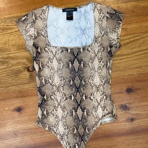 ✨ Square neck snakeskin bodysuit ✨